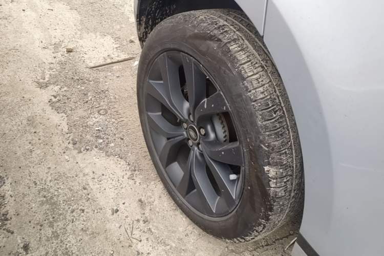 Used Land Rover Range Evoque 2022 Aurora L 249 PS R-Dynamic Luxury Edition Right Rear Wheel Hub