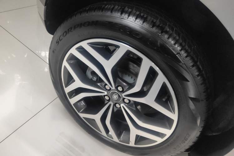 Used Land Rover Range Evoque 2022 Facelifted Aurora L 249 PS R-Dynamic Luxury Edition Right Rear Wheel Hub