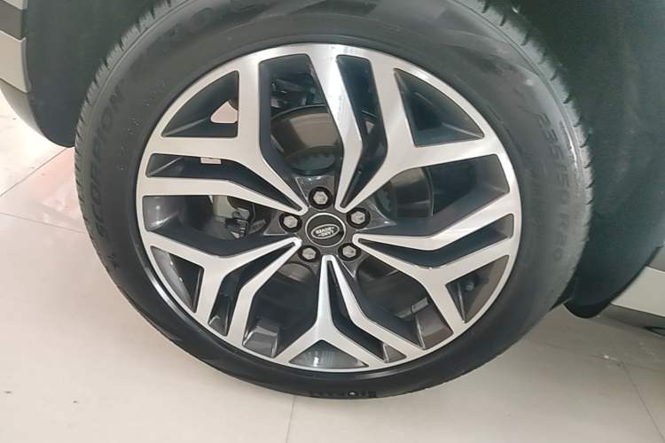 Used Land Rover Range Evoque 2022 Aurora L 249 PS R-Dynamic Luxury Edition Right Rear Wheel Hub