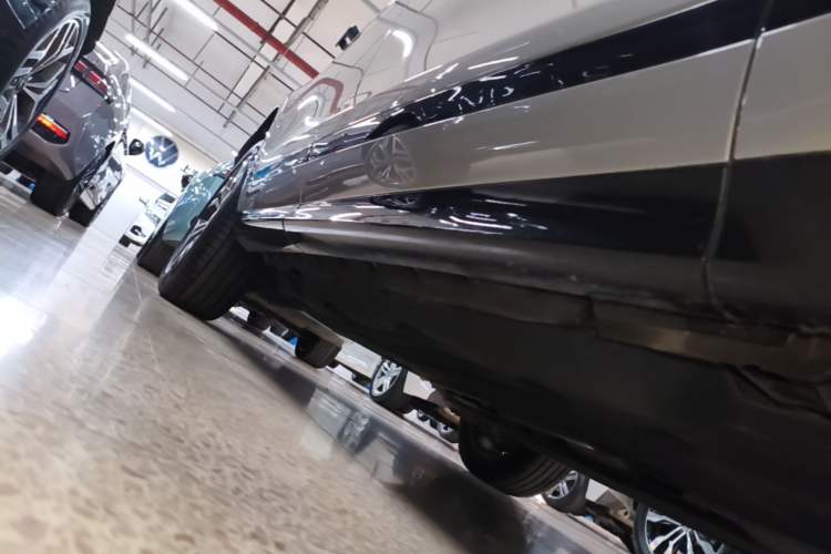 Used Land Rover Range Evoque 2022 Facelifted Aurora L 249 PS R-Dynamic Luxury Edition Right Side Sill