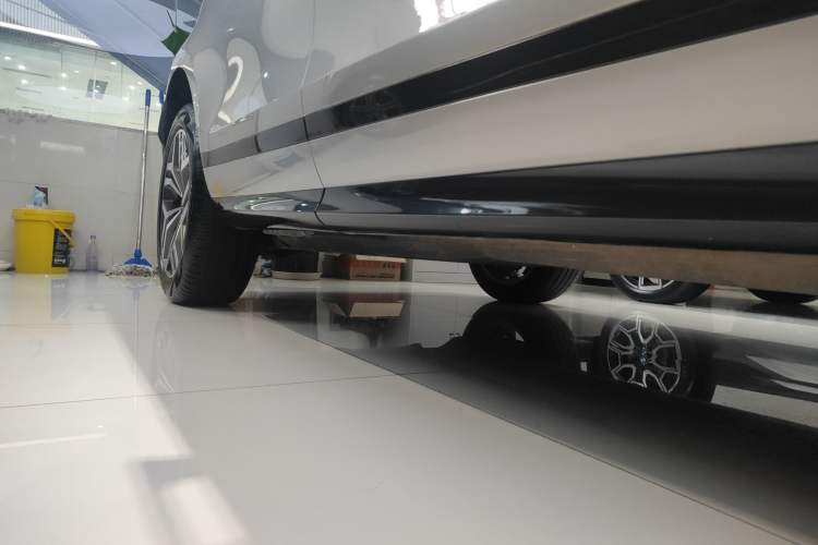 Used Land Rover Range Evoque 2022 Facelifted Aurora L 249 PS R-Dynamic Luxury Edition Right Side Sill