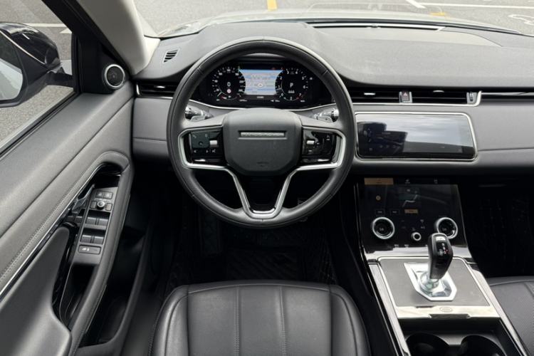 Used Land Rover Range Evoque 2022 Aurora L 249 PS R-Dynamic Luxury Edition Steering Wheel