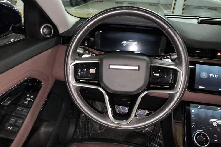 Used Land Rover Range Evoque 2022 Aurora L 249 PS R-Dynamic Luxury Edition Steering Wheel