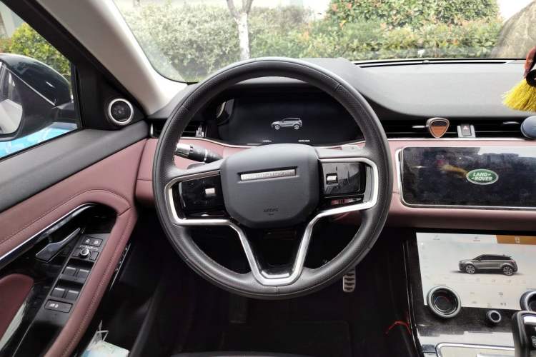 Used Land Rover Range Evoque 2022 Aurora L 249 PS R-Dynamic Luxury Edition Steering Wheel
