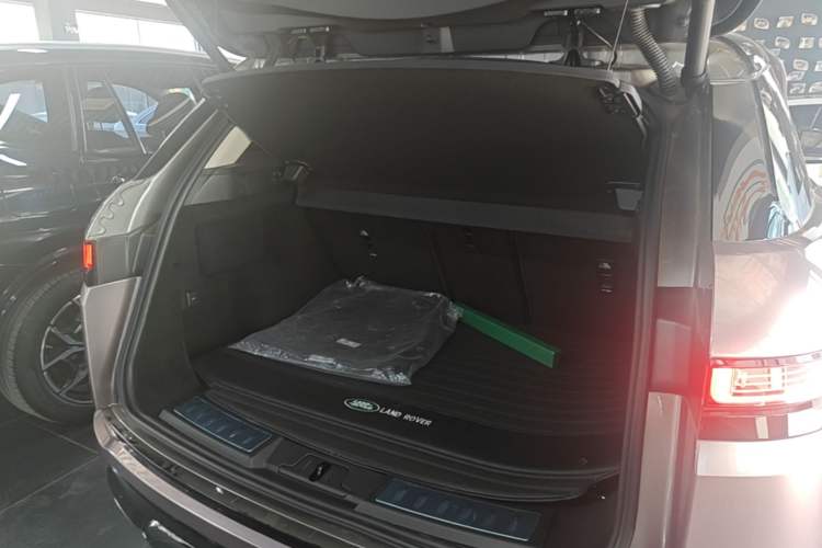 Used Land Rover Range Evoque 2022 Facelifted Aurora L 249 PS R-Dynamic Luxury Edition Trunk