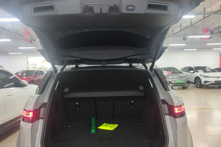 Used Land Rover Range Evoque 2022 Facelifted Aurora L 249 PS R-Dynamic Luxury Edition Trunk