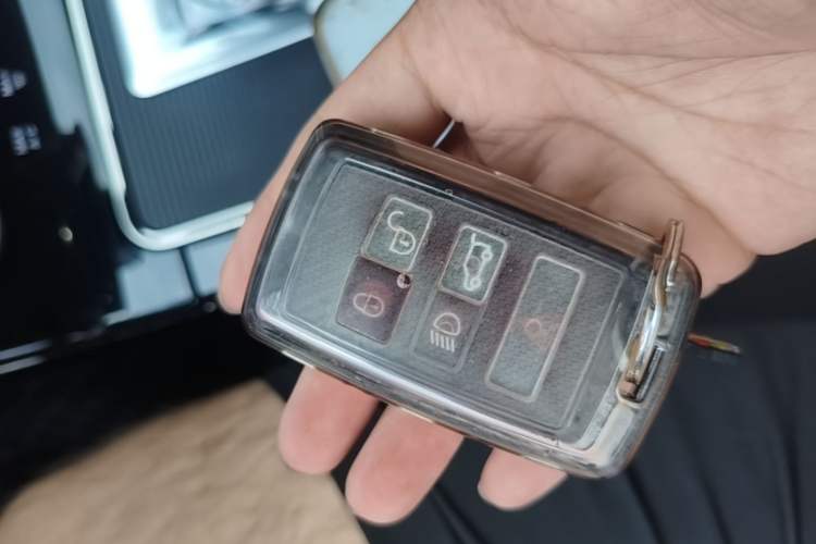 Used Land Rover Range Evoque 2022 Aurora L 249 PS R-Dynamic Luxury Edition Vehicle Key
