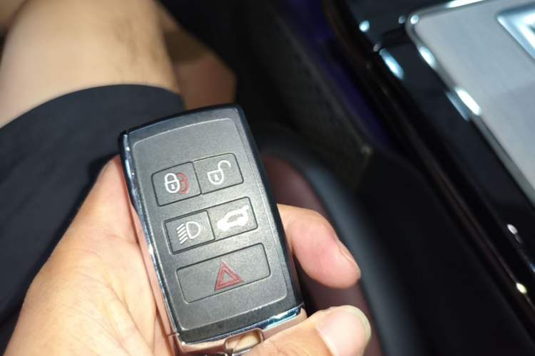 Used Land Rover Range Evoque 2022 Facelifted Aurora L 249 PS R-Dynamic Luxury Edition Vehicle Key
