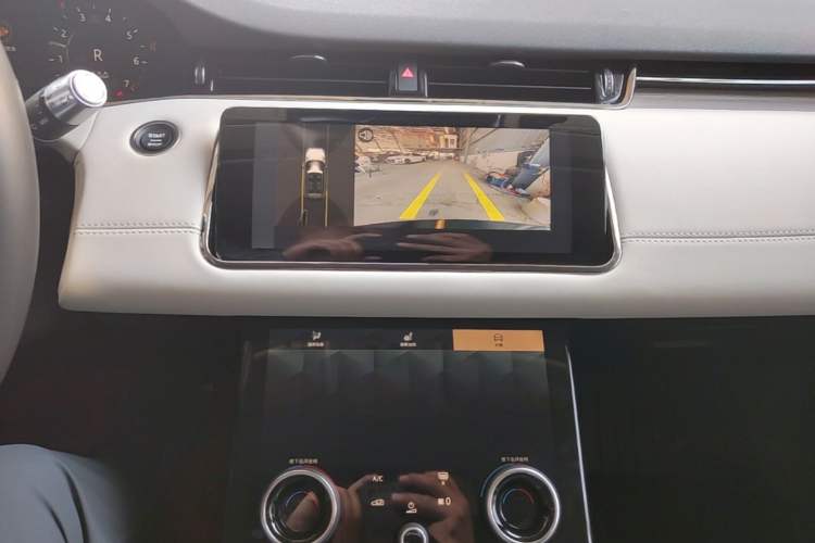 Used Land Rover Range Evoque 2022 Aurora L 249 PS R-Dynamic Luxury Edition Audio And AC Panel