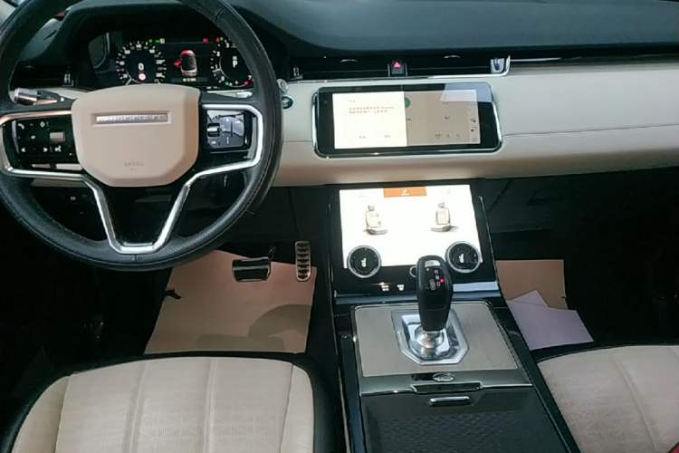 Used Land Rover Range Evoque 2022 Range Rover L 249 PS R-Dynamic HSE Luxury Edition Audio And AC Panel