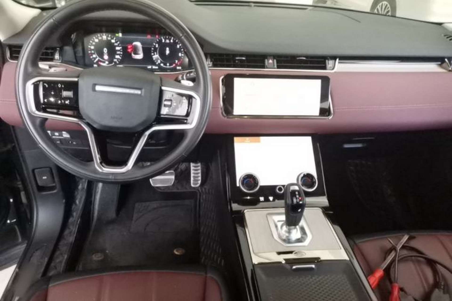 Used Land Rover Range Evoque 2022 Facelifted Aurora L 249 PS R-Dynamic Luxury Edition Center Console