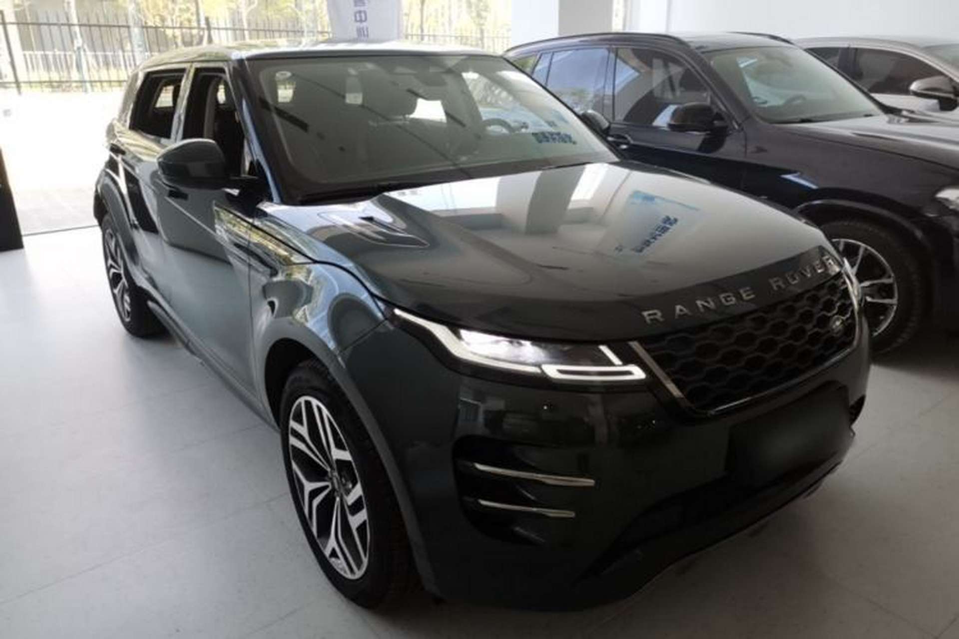 Used Land Rover Range Evoque 2022 Facelifted Aurora L 249 PS R-Dynamic Luxury Edition Front Right 45 Deg