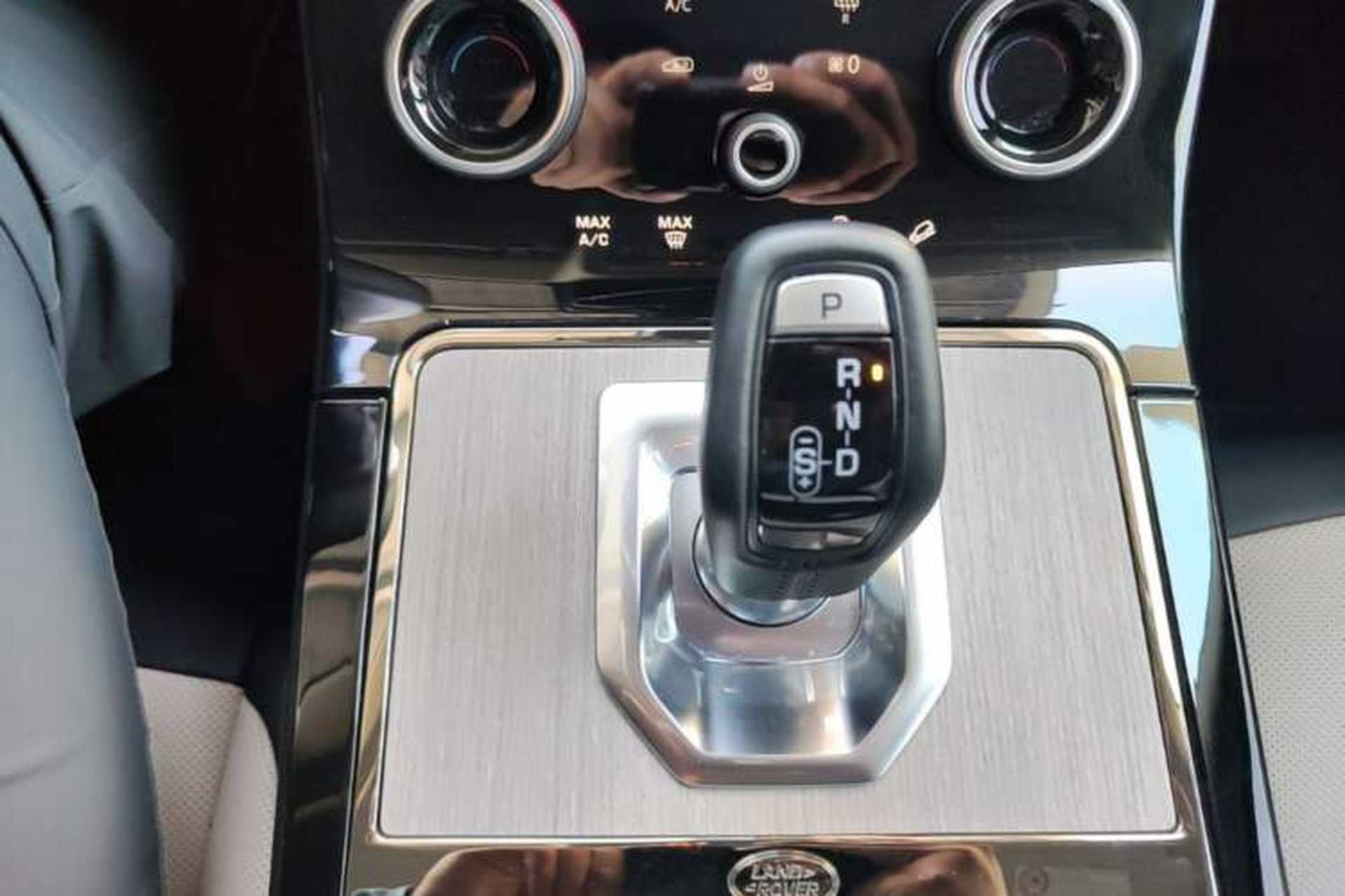 Used Land Rover Range Evoque 2022 Aurora L 249 PS R-Dynamic Luxury Edition Gear Lever