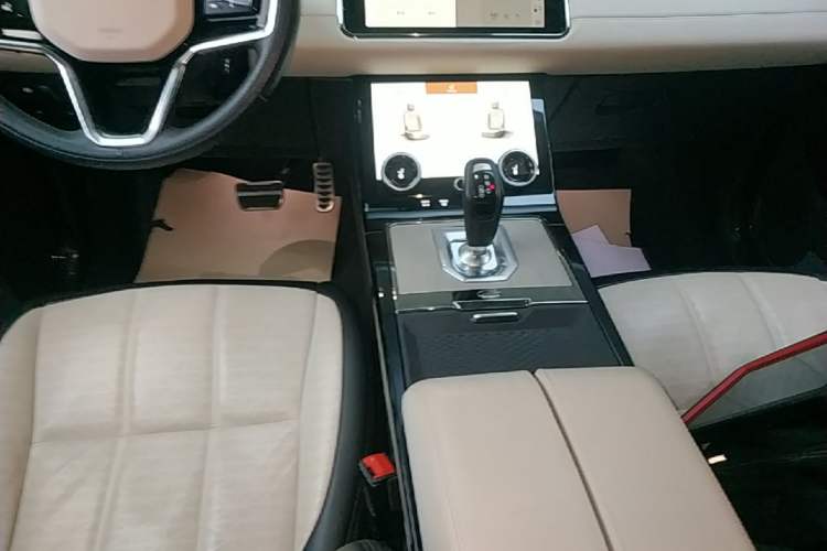 Used Land Rover Range Evoque 2022 Range Rover L 249 PS R-Dynamic HSE Luxury Edition Gear Lever
