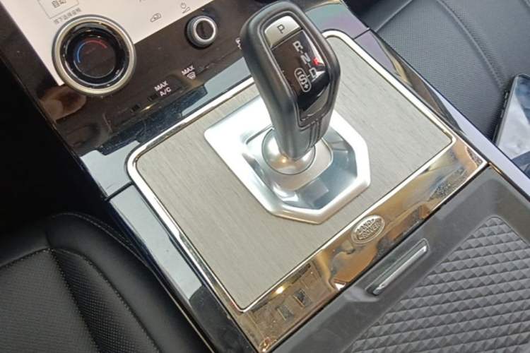 Used Land Rover Range Evoque 2022 Facelifted Aurora L 249 PS R-Dynamic Luxury Edition Gear Lever