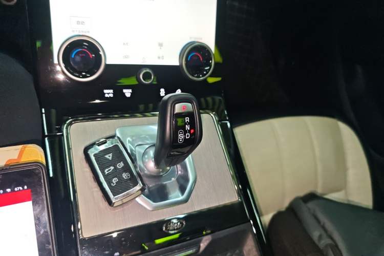 Used Land Rover Range Evoque 2022 Range Rover L 249 PS R-Dynamic HSE Luxury Edition Gear Lever