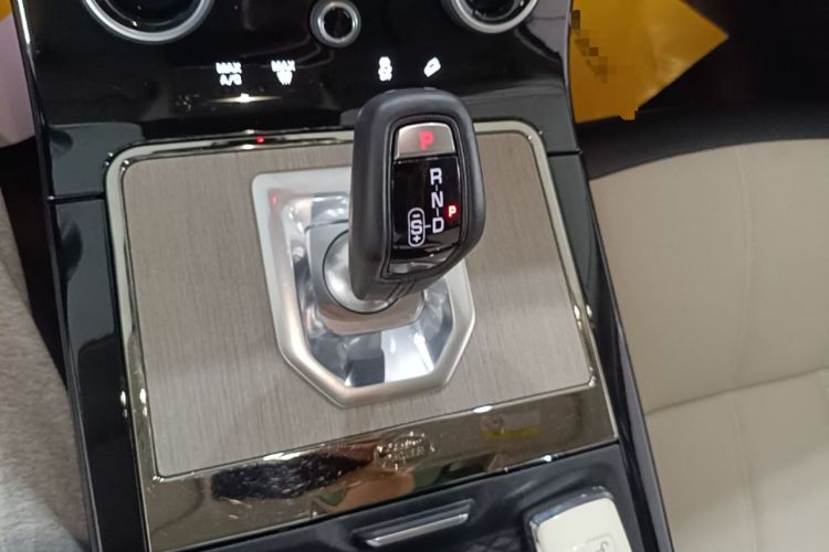 Used Land Rover Range Evoque 2022 Facelifted Aurora L 249 PS R-Dynamic Luxury Edition Gear Lever