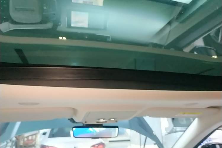 Used Land Rover Range Evoque 2022 Range Rover L 249 PS R-Dynamic HSE Luxury Edition Headliner