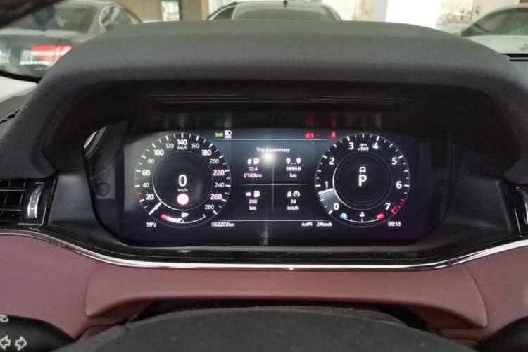 Used Land Rover Range Evoque 2022 Facelifted Aurora L 249 PS R-Dynamic Luxury Edition Instrument Cluster