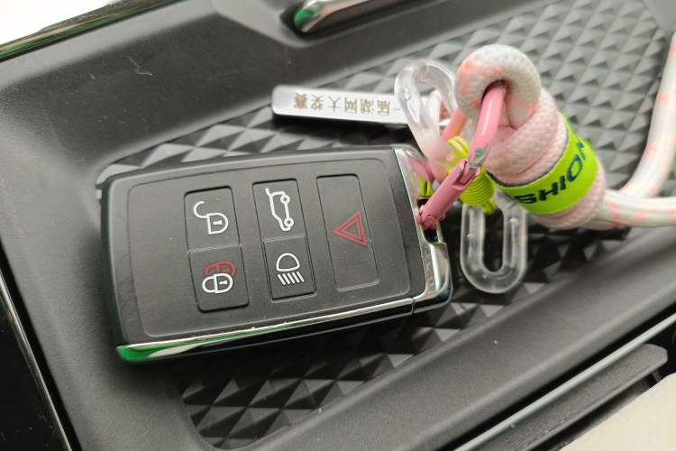 Used Land Rover Range Evoque 2022 Facelifted Aurora L 249 PS R-Dynamic Luxury Edition Interior 1
