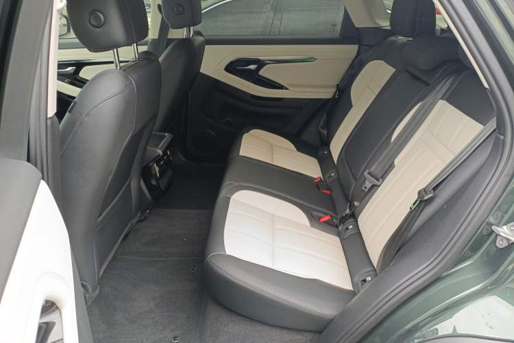 Used Land Rover Range Evoque 2022 Facelifted Aurora L 249 PS R-Dynamic Luxury Edition Interior 4
