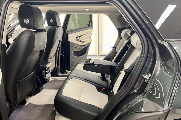 Used Land Rover Range Evoque 2022 Facelifted Aurora L 249 PS R-Dynamic Luxury Edition Interior 7