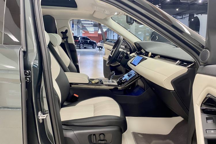 Used Land Rover Range Evoque 2022 Facelifted Aurora L 249 PS R-Dynamic Luxury Edition Interior 9