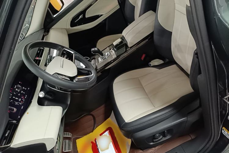 Used Land Rover Range Evoque 2022 Facelifted Aurora L 249 PS R-Dynamic Luxury Edition Left Front Seat