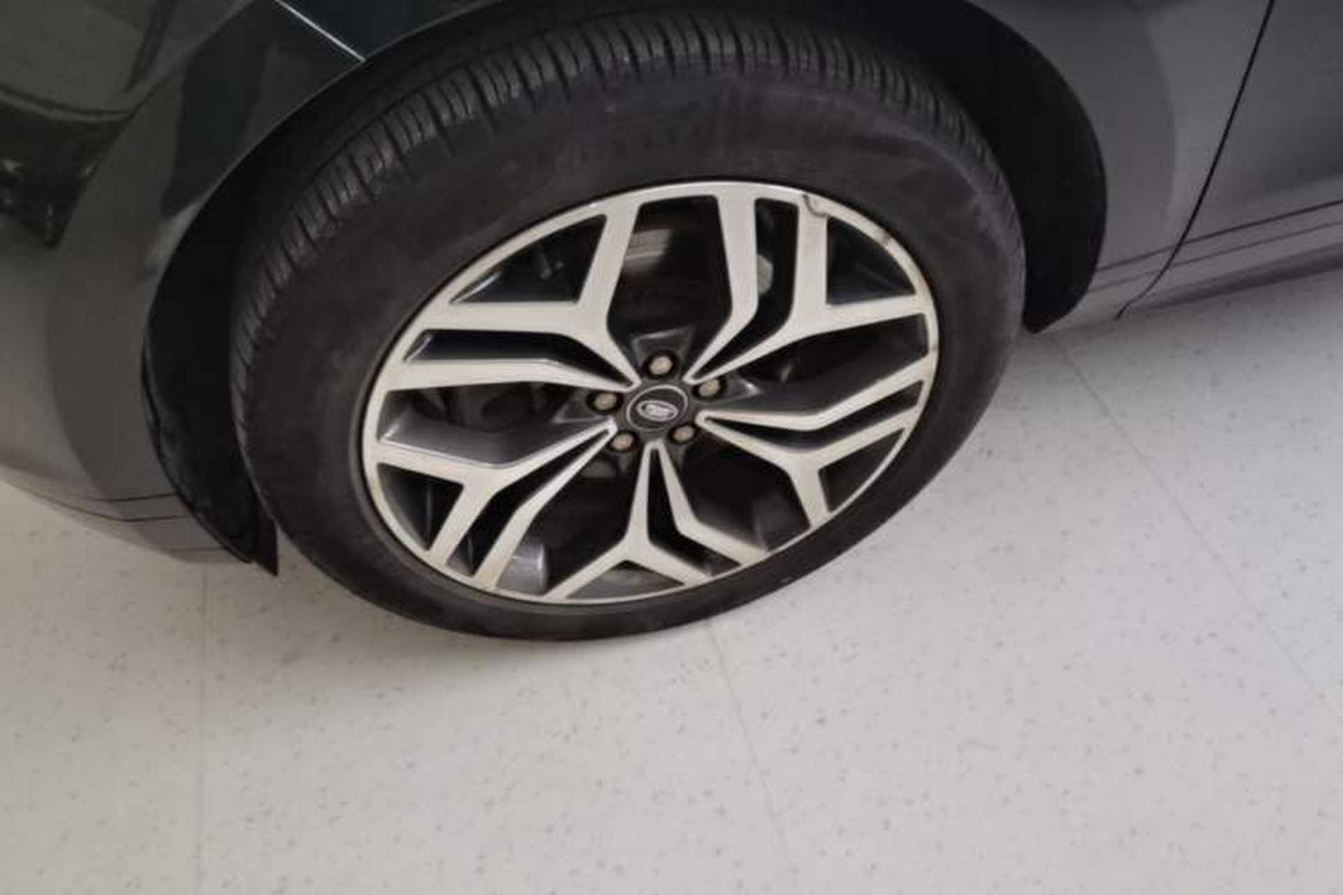 Used Land Rover Range Evoque 2022 Facelifted Aurora L 249 PS R-Dynamic Luxury Edition Left Front Wheel Hub