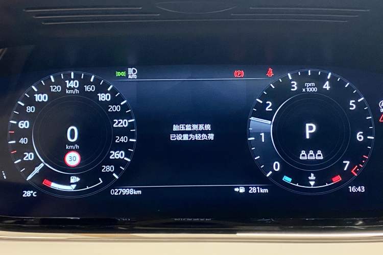 Used Land Rover Range Evoque 2022 Facelifted Aurora L 249 PS R-Dynamic Luxury Edition Odometer Close Up
