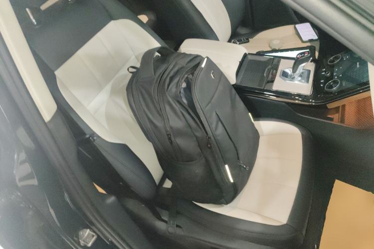 Used Land Rover Range Evoque 2022 Facelifted Aurora L 249 PS R-Dynamic Luxury Edition Right Front Seat