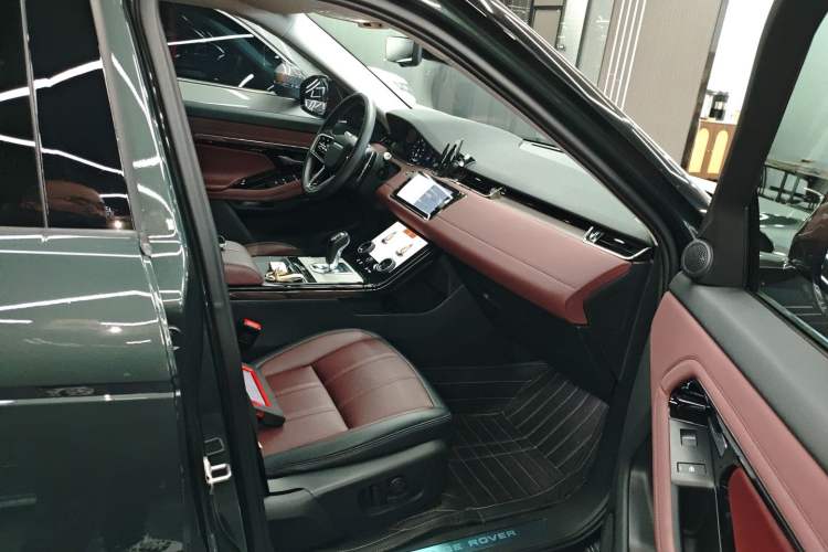 Used Land Rover Range Evoque 2022 Facelifted Aurora L 249 PS R-Dynamic Luxury Edition Right Front Seat
