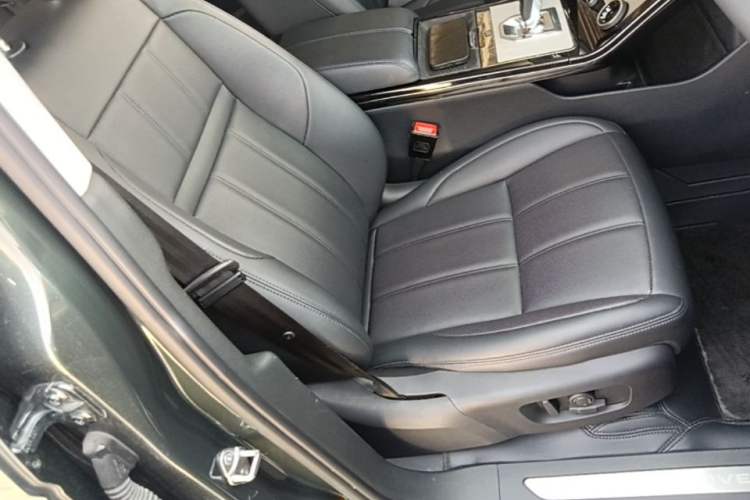 Used Land Rover Range Evoque 2022 Facelifted Aurora L 249 PS R-Dynamic Luxury Edition Right Front Seat