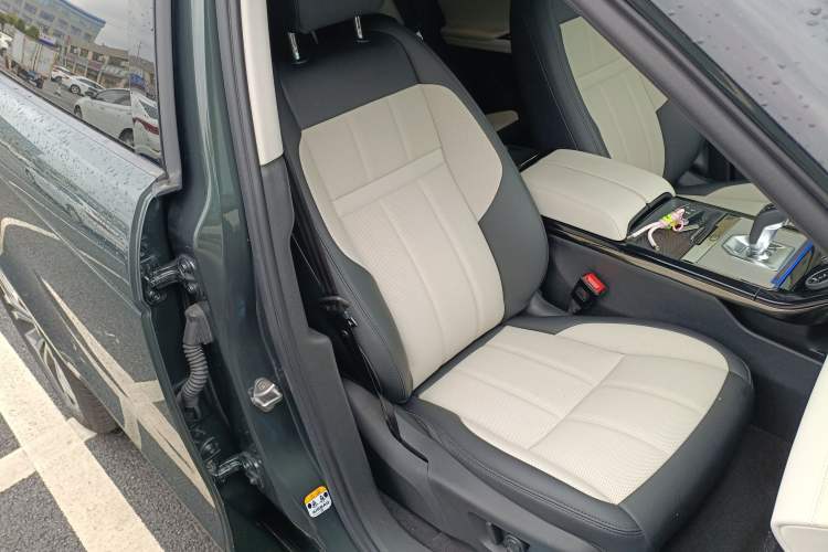 Used Land Rover Range Evoque 2022 Facelifted Aurora L 249 PS R-Dynamic Luxury Edition Right Front Seat