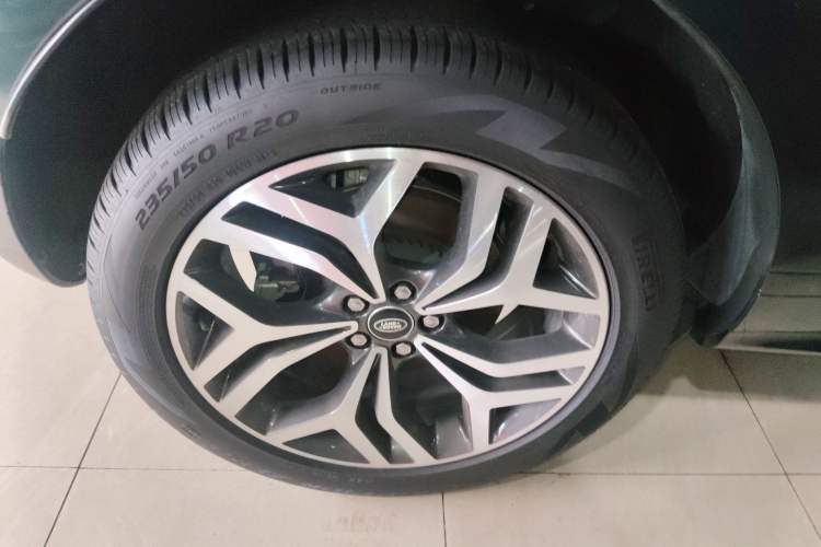 Used Land Rover Range Evoque 2022 Facelifted Aurora L 249 PS R-Dynamic Luxury Edition Right Rear Wheel Hub