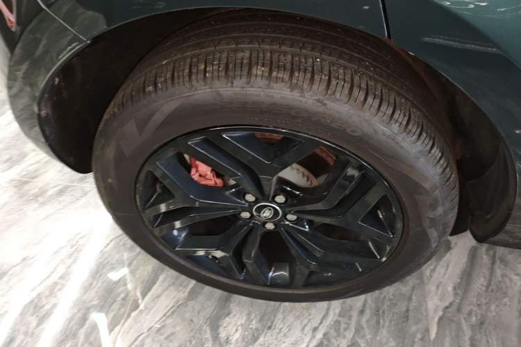 Used Land Rover Range Evoque 2022 Facelifted Aurora L 249 PS R-Dynamic Luxury Edition Right Rear Wheel Hub