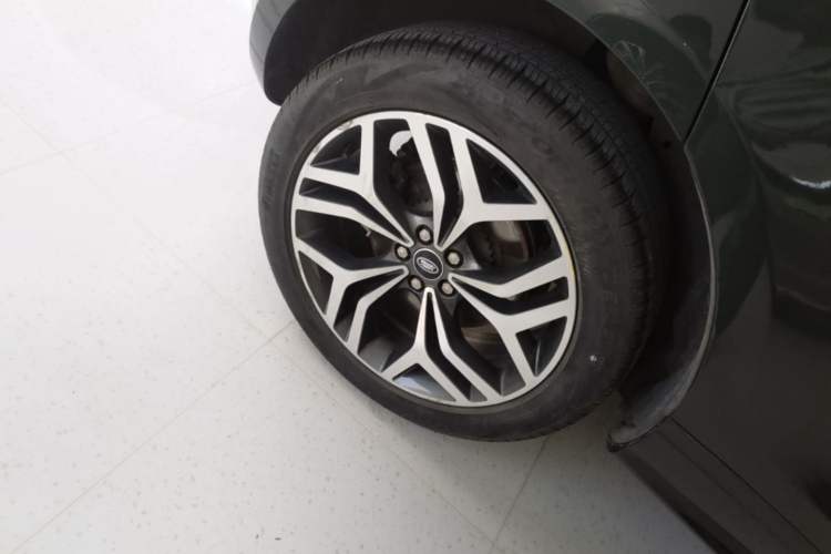 Used Land Rover Range Evoque 2022 Facelifted Aurora L 249 PS R-Dynamic Luxury Edition Right Rear Wheel Hub