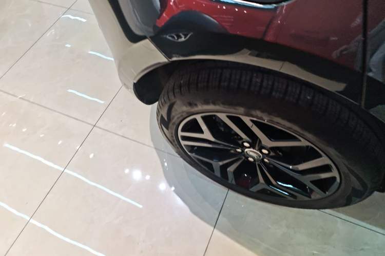 Used Land Rover Range Evoque 2022 Range Rover L 249 PS R-Dynamic HSE Luxury Edition Right Rear Wheel Hub
