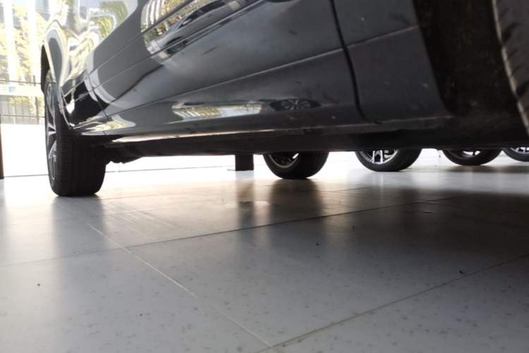Used Land Rover Range Evoque 2022 Facelifted Aurora L 249 PS R-Dynamic Luxury Edition Right Side Sill