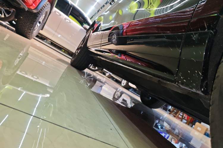 Used Land Rover Range Evoque 2022 Range Rover L 249 PS R-Dynamic HSE Luxury Edition Right Side Sill