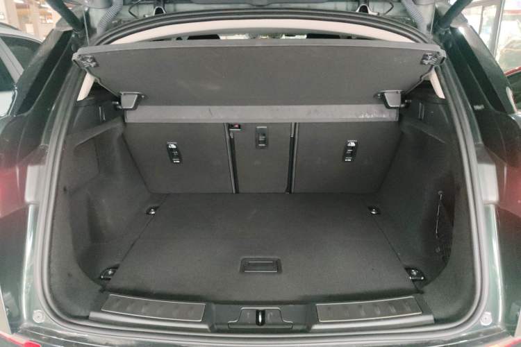 Used Land Rover Range Evoque 2022 Facelifted Aurora L 249 PS R-Dynamic Luxury Edition Trunk