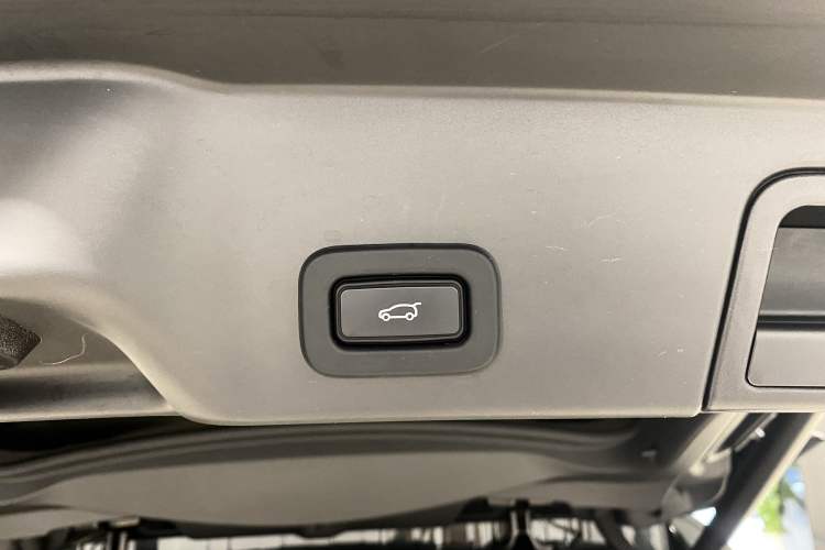 Used Land Rover Range Evoque 2022 Facelifted Aurora L 249 PS R-Dynamic Luxury Edition Trunk
