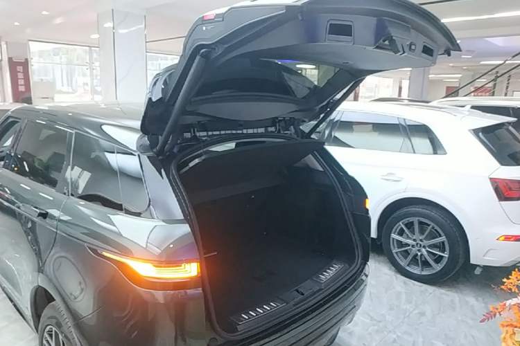 Used Land Rover Range Evoque 2022 Range Rover L 249 PS R-Dynamic HSE Luxury Edition Trunk