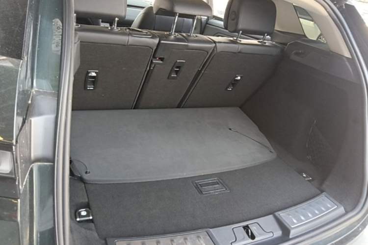 Used Land Rover Range Evoque 2022 Facelifted Aurora L 249 PS R-Dynamic Luxury Edition Trunk