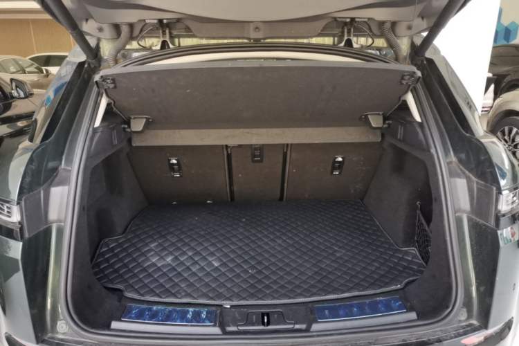 Used Land Rover Range Evoque 2022 Facelifted Aurora L 249 PS R-Dynamic Luxury Edition Trunk