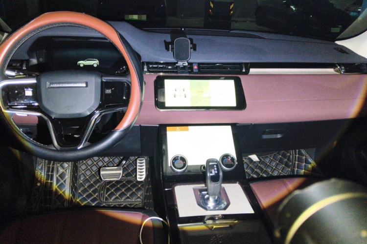 Used Land Rover Range Evoque 2022 Facelifted Aurora L 249 PS R-Dynamic Luxury Edition Center Console