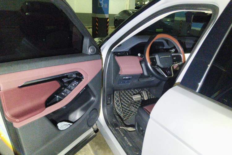 Used Land Rover Range Evoque 2022 Facelifted Aurora L 249 PS R-Dynamic Luxury Edition Driver Seat