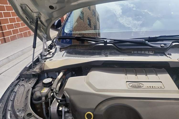 Used Land Rover Range Evoque 2022 Aurora L 249 PS R-Dynamic Luxury Edition Engine Bay Right