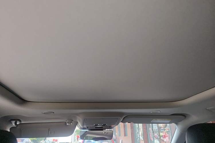 Used Land Rover Range Evoque 2022 Aurora L 249 PS R-Dynamic Luxury Edition Headliner