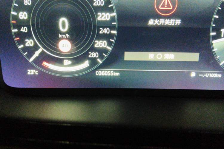Used Land Rover Range Evoque 2022 Facelifted Aurora L 249 PS R-Dynamic Luxury Edition Odometer Close Up